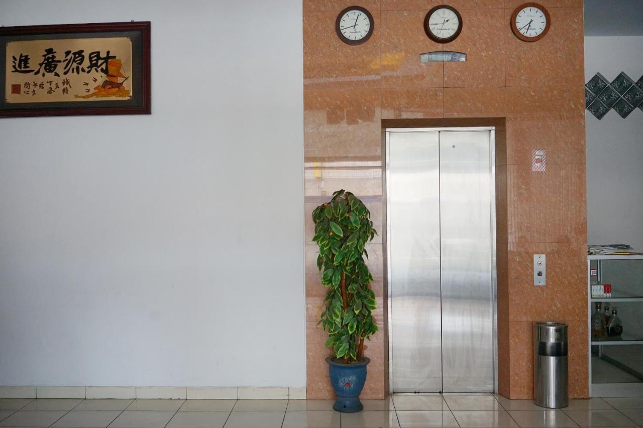 Oyo 2291 Hotel Bahagia Макасар Экстерьер фото