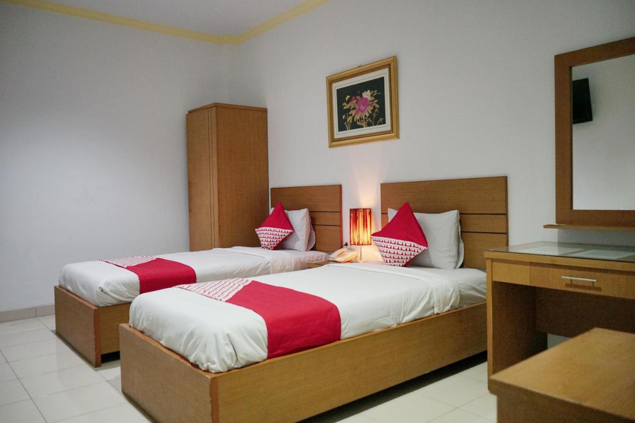 Oyo 2291 Hotel Bahagia Макасар Экстерьер фото