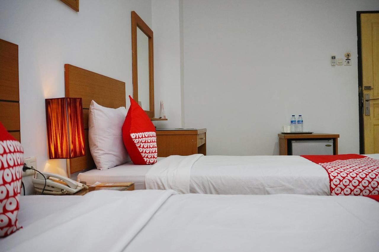 Oyo 2291 Hotel Bahagia Макасар Экстерьер фото