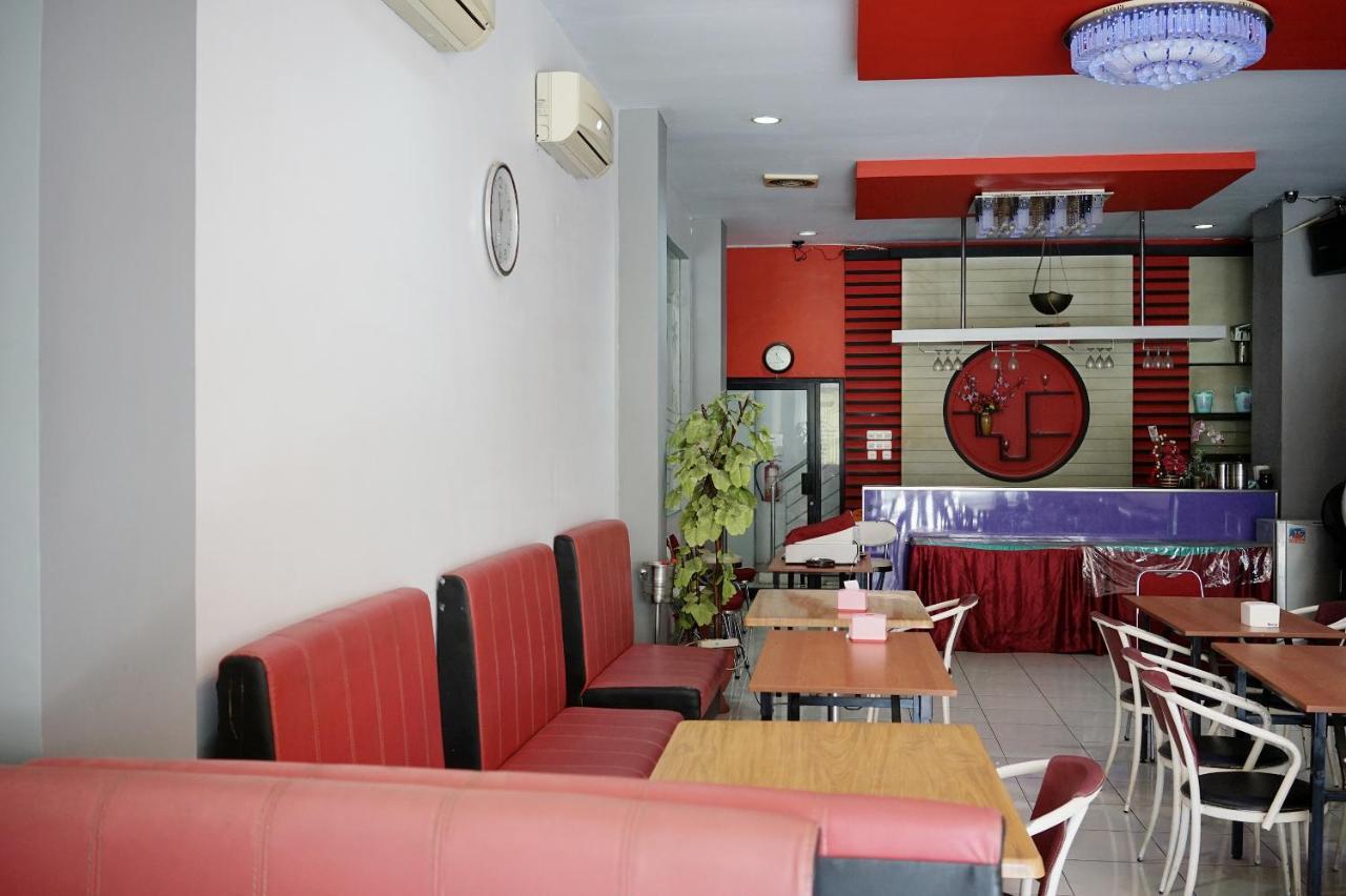 Oyo 2291 Hotel Bahagia Макасар Экстерьер фото