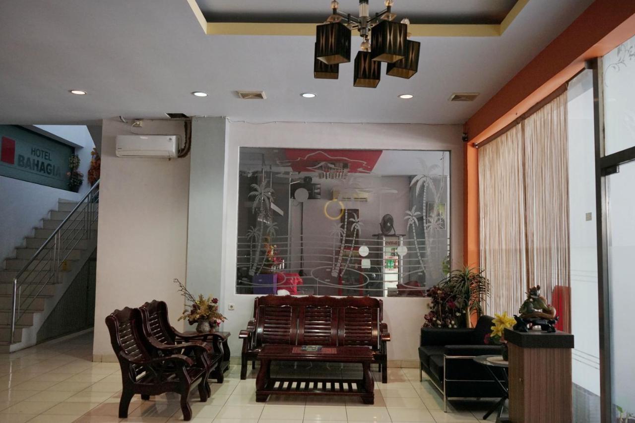 Oyo 2291 Hotel Bahagia Макасар Экстерьер фото